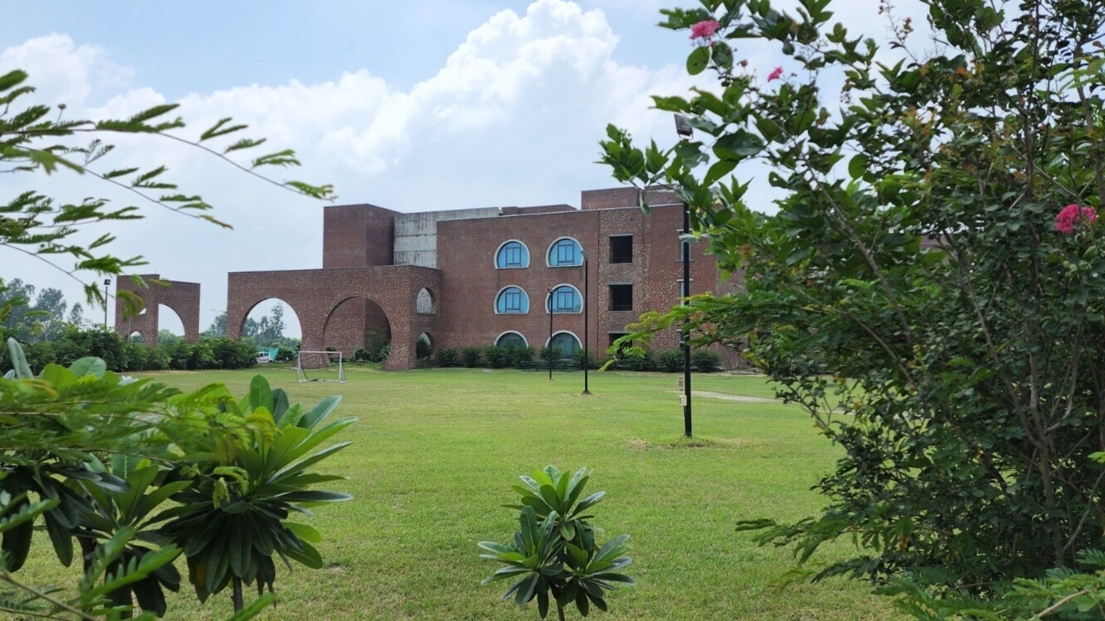 IIM Kashipur invites applications for EMAT-2023