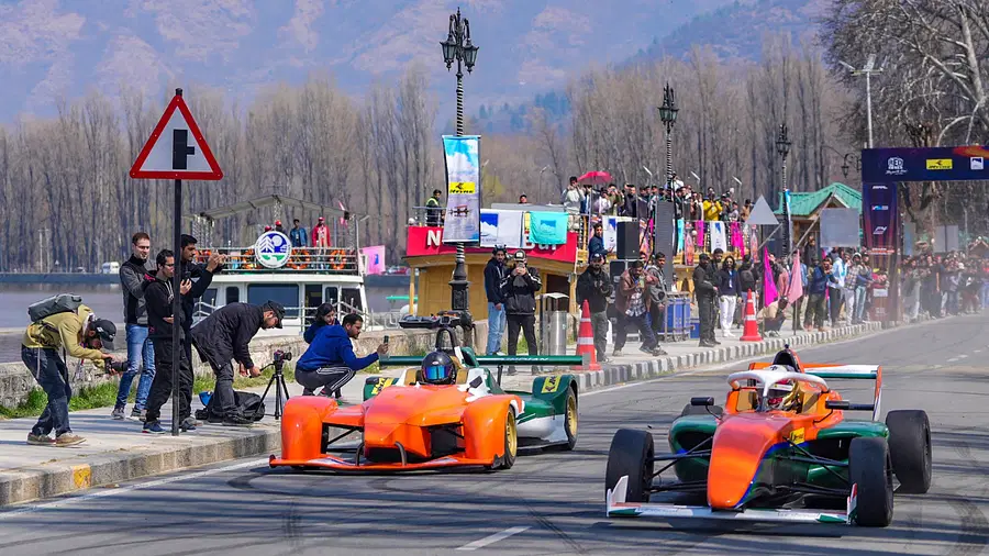 Covering a distance of 1.7Km, the race was held from Lalit Ghat to Nehru Park.