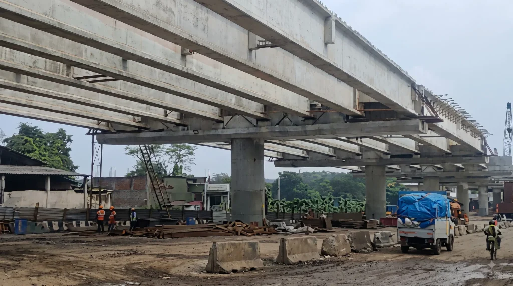 Post-Tensioned Cantilever Pier Cap Design for a Four-Lane Highway Flyover 1 Post-Tensioned Cantilever Pier Cap